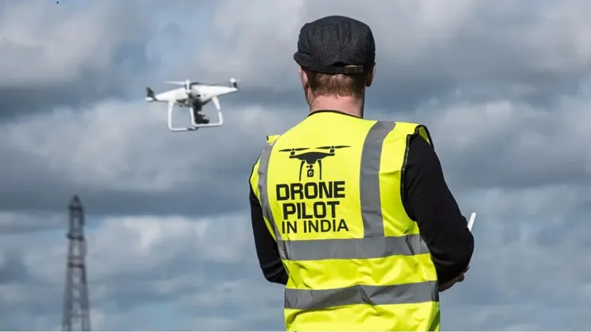 Drone Pilots: డ్రోన్‌లు ఎగరేసి లక్షలు సంపాదించొచ్చు! ఎలాగో తెలుసా?