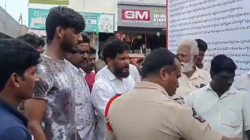 AP: వైసీపీ మాజీ ఎమ్మెల్యే ఫ్లెక్సీల కలకలం..!