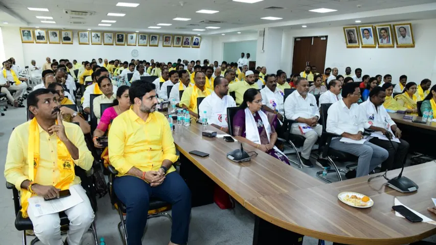 AP: అందరూ ఇలానే ఉండాలి.. ఎమ్మెల్యేలకు సీఎం చంద్రబాబు దిశా నిర్దేశం..!