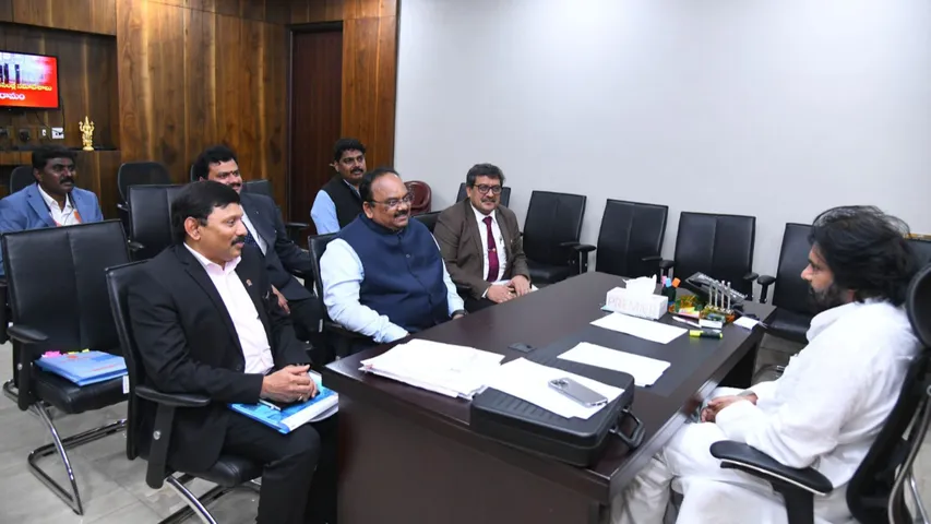 AP: డిప్యూటీ సీఎంను కలిసిన ఇండియన్ ఆయిల్ కార్పోరేషన్ మార్కెటింగ్ డైరెక్టర్..!