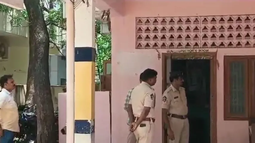 TS: ఎస్ఐ సహా నలుగురు కానిస్టేబుళ్లపై కేసు.. !