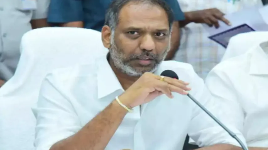 AP: ఏపీలో భారీ వర్షాల నేపథ్యంలో.. విద్యుత్‌ శాఖ అధికారులకు మంత్రి కీలక ఆదేశాలు!