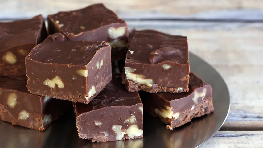 Chocolate Fudge: భోజనం తర్వాత స్పెషల్ హోమ్ మేడ్ చాక్లెట్ ఫడ్జ్‌ తినండి.. రెసిపీ ఇదే!
