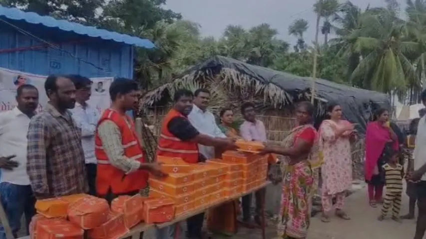 AP: వరద బాధితులకు హైజెనిక్ అందజేసిన రెడ్ క్రాస్ సంస్థ.!