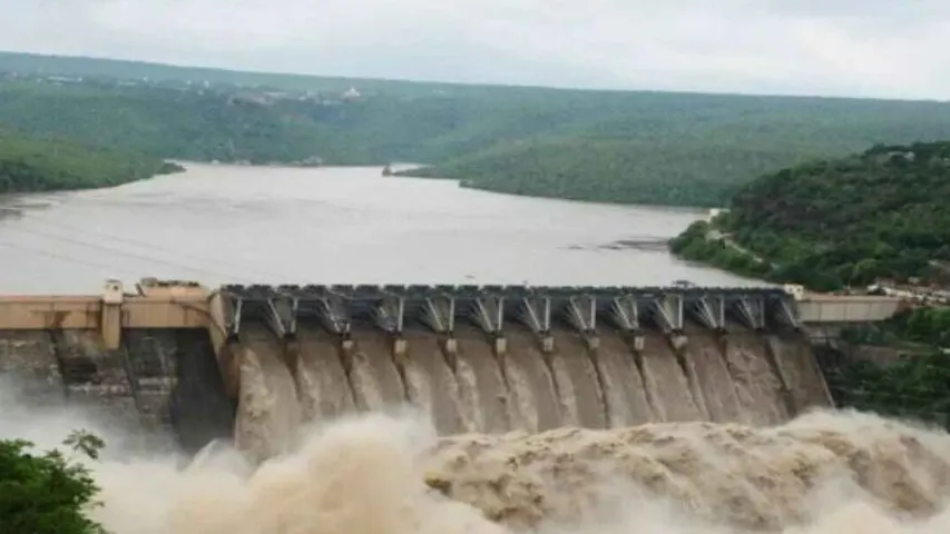 Srisailam: శ్రీశైలం ప్రాజెక్టుకు కొనసాగుతున్న వరద