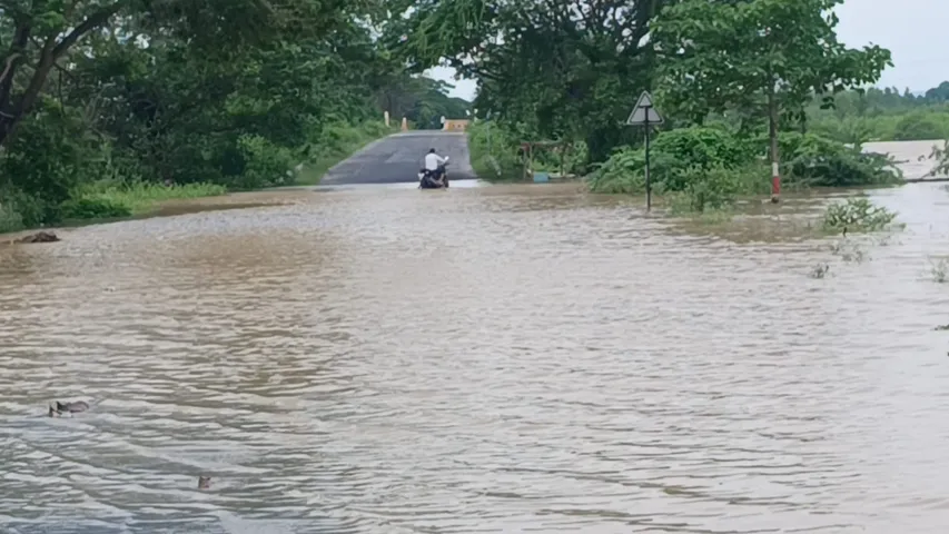 TS: తెలంగాణ, ఏపీ, ఛత్తీస్‌గడ్ మధ్య రాకపోకలు బంద్..!