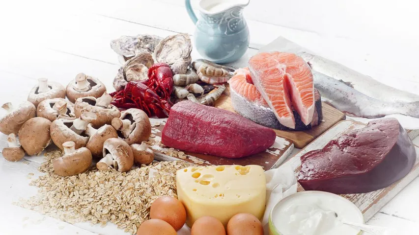 Vitamin B12: ఈ విటమిన్ లోపం శరీరాన్ని 'బోలుగా' చేస్తుందా? ఇందులో నిజమెంత?