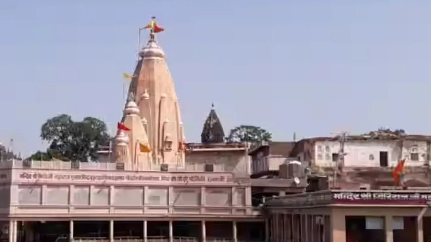 Uttar Pradesh: ఆలయంలో పూజారి చోరీ.. రూ.కోటి 9 లక్షలతో పరార్