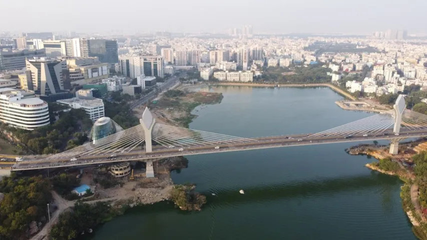 Cable Bridge: కేబుల్‌ బ్రిడ్జిపై ఘోర ప్రమాదం.. ఇద్దరు మృతి