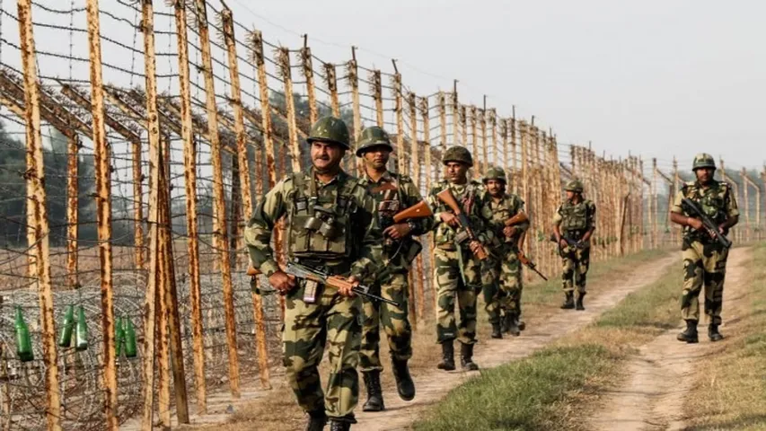 Bangladesh : భారత్‌లోకి ప్రవేశించేందుకు యత్నం.. 11 మంది బంగ్లాదేశీయులు అరెస్టు
