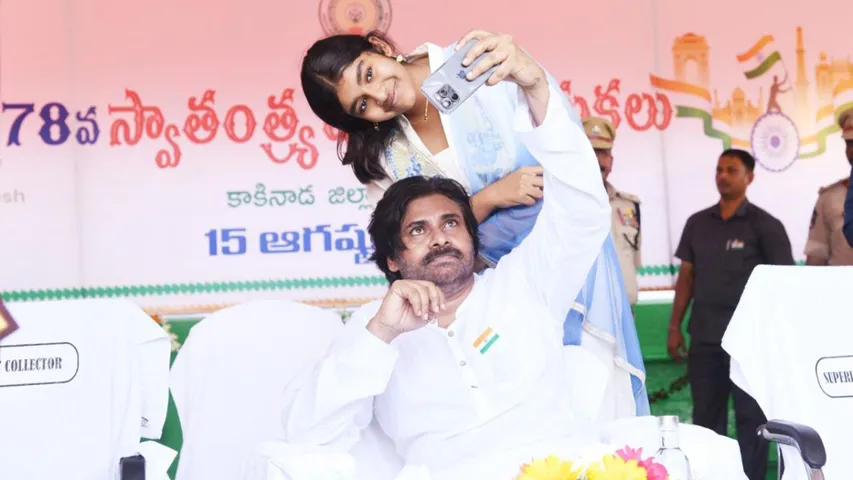 Pawan Kalyan: స్వాతంత్య్ర వేడుకల వేళ.. కూతురు ఆద్యతో పవన్ కళ్యాణ్ క్యూట్ సెల్ఫీ!