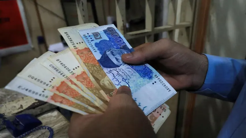 Pakistan: డిసెంబర్‌ నాటికి పాలిమర్ ప్లాస్టిక్ కరెన్సీ నోట్లు..