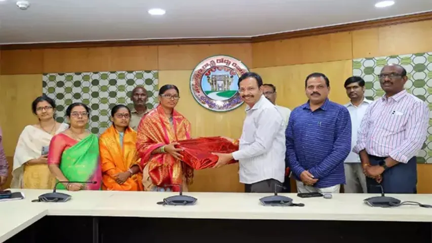TGSRTC: బస్సులో జన్మించిన చిన్నారికి జీవిత కాలం ఫ్రీ బస్‌పాస్..