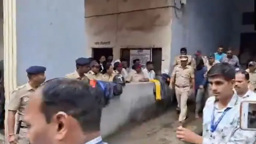 Badlapur Case: బద్లాపూర్ కేసులో నిందితుడికి 14 రోజుల జ్యుడీషియల్ కస్టడీ