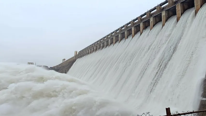 Nagarjuna Sagar: నాగార్జునసాగర్‌కు వరద ప్రవాహం..16 గేట్లు ఎత్తివేత