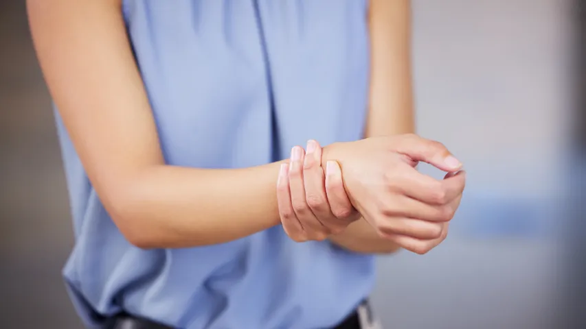 Carpel Tunnel Syndrome: మణికట్టులో ఎప్పుడూ నొప్పి ఉంటే అది ఈ సిండ్రోమ్ కావచ్చు!