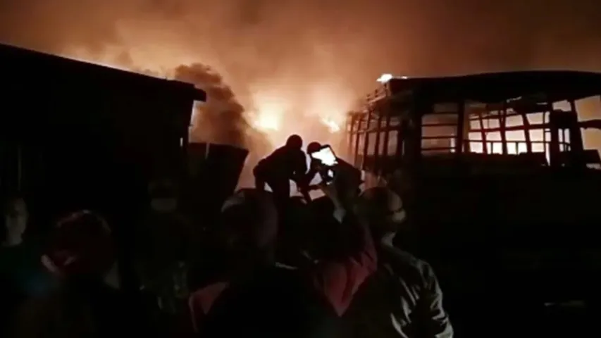 Fire Accident: కార్ల వర్క్‌ షాపులో భారీ అగ్ని ప్రమాదం..16 కార్లు దగ్ధం!