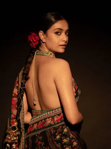 చీరలో మతిపోగొడుతున్న మహానటి..!