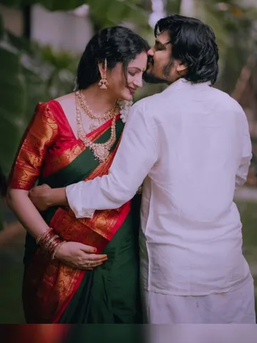 బేబీ బంప్ ఫొటోస్ షేర్ చేసిన రాకింగ్‌ రాకేశ్‌ - సుజాత కపుల్