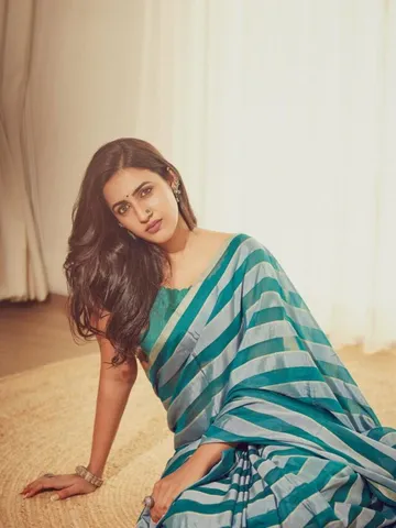 చీరలో మాయ చేస్తున్న మెగా డాటర్