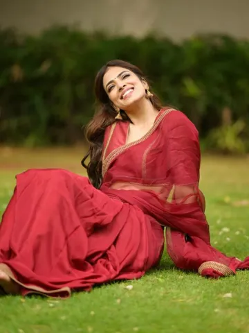 నవ్వుతో కట్టిపడేస్తున్న మలయాళ కుట్టి మాళవిక