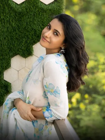 అందాలతో ఆకట్టుకుంటున్న 'ఇండియన్2' బ్యూటీ