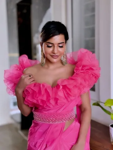 ట్రెండీ పింక్ శారీలో బార్బీలా మెరిసిన ఆశు
