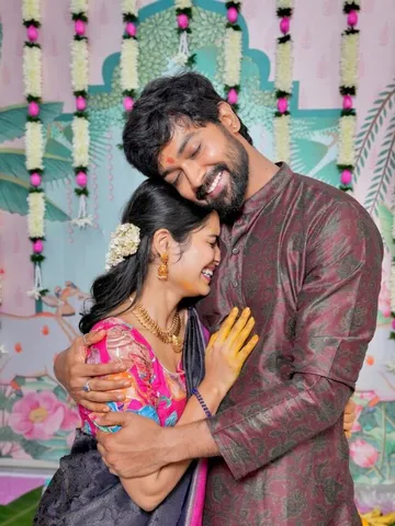 కాబోయే భర్తతో బిగ్ బాస్ నటి వరలక్ష్మి వ్రతం