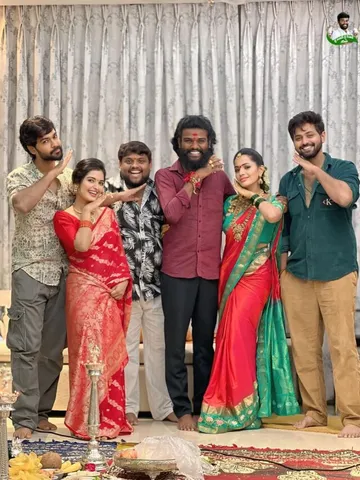 బిగ్ బాస్ కంటెస్టెంట్ తో శోభ వరలక్ష్మి వ్రతం