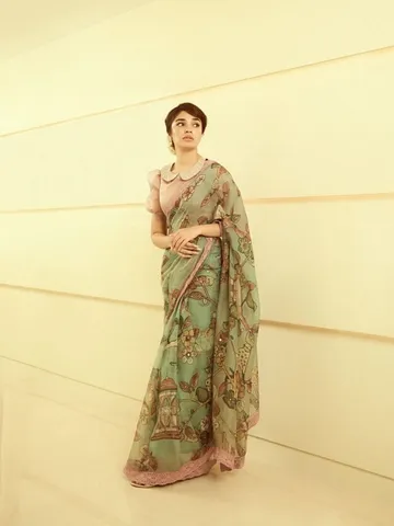కృతి రెట్రో లుక్