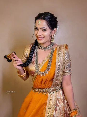 పుత్తడిబొమ్మలా బుల్లితెర బ్యూటీ..!