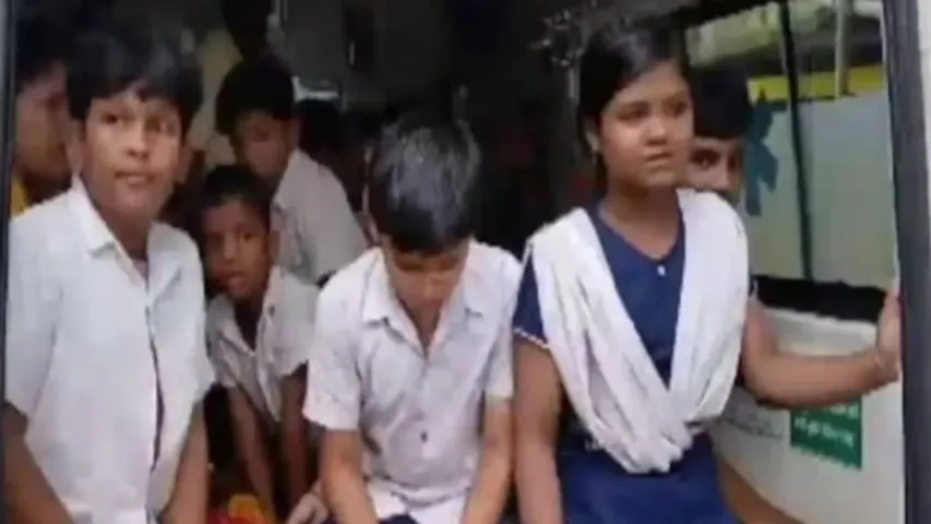 Food Poison: మధ్యాహ్న భోజనం తిన్న 100 మంది విద్యార్థులకు ఫుడ్‌ పాయిజన్‌!