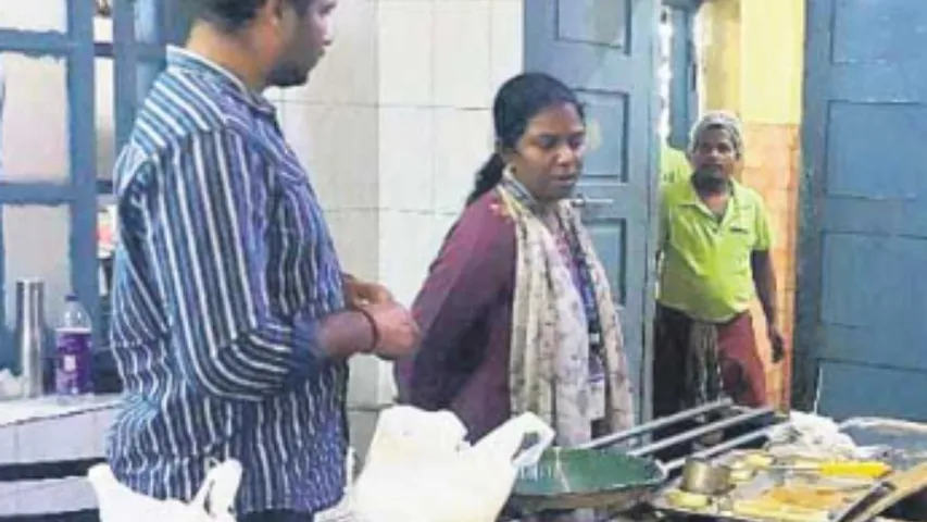 Hyderabad: గాంధీ , నిమ్స్‌ లో కుళ్లిన ఆహారం...!