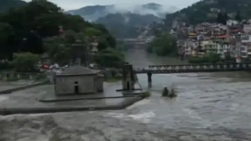 Himachal Pradesh : హిమాచల్‌ ప్రదేశ్‌ లో వరదలు.. 35 మంది గల్లంతు!