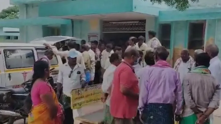 Kurnool : కర్నూలు జిల్లాలో ఉద్రిక్తత.. టీడీపీ, వైసీపీ దాడి.. కాపు కాచి మరీ..