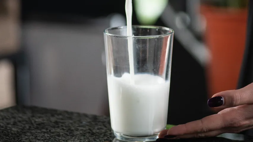 Milk: ప్రతిరోజూ పాలు తాగితే కొన్ని రోజుల్లో మీ చర్మం తలాతలా మెరిసిపోతుంది!