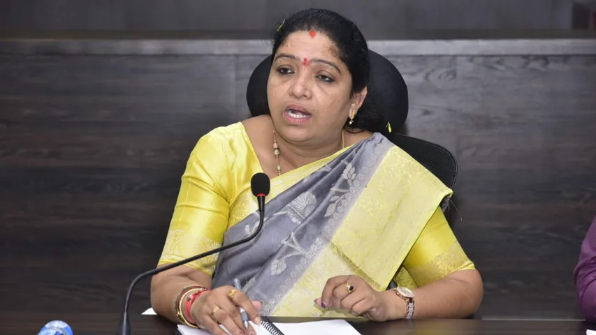 AP: విద్యార్థి తండ్రిని నగ్నంగా నిలబెట్టిన అధికారులు.. మంత్రి సీరియస్..!