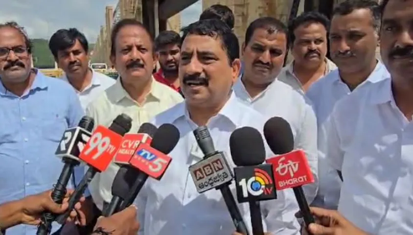 AP: గేట్ల నిర్వహణ సరిగ్గా లేదు.. అందుకే ఇలా జరిగింది: ఎమ్మెల్యే కాల్వ శ్రీనివాసులు