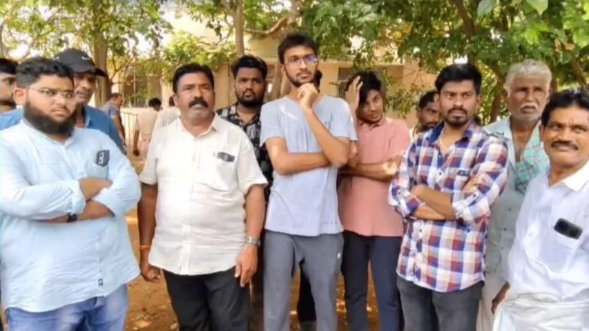 AP: నారాయణ కాలేజీలో విద్యార్థి ఆత్మహత్య.. కుటుంబ సభ్యుల ఆందోళన..!