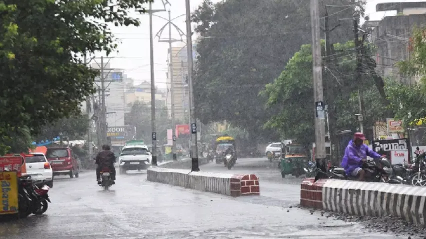 Heavy Rains: భారీ వర్షాలు.. ఏపీ వ్యాప్తంగా స్కూళ్లకు సెలవు!