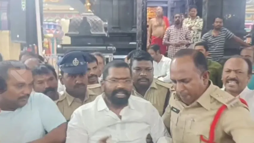 AP: కన్యకా పరమేశ్వరి ఆలయానికి రాజకీయ రంగు.!