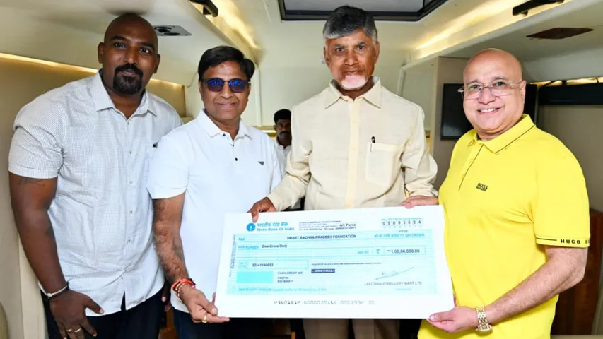వరద బాధితుల కోసం రూ.కోటి అందించిన లలితా జ్యువెలర్స్ ఎండీ