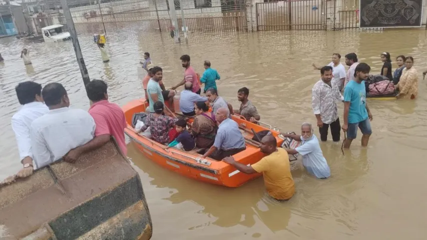 AP, TS Floods: ఏపీ, తెలంగాణ వరద బాధితులకు సినీ తారల సహాయం..!