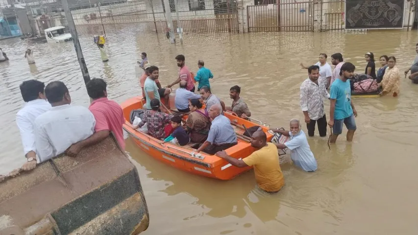Vijayawada: సింగ్‌నగర్‌లో ఆర్తనాదాలు.. ఆహారం లేక జనాల అవస్థలు
