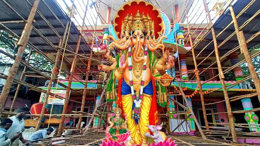 Hyderabad: పూజలందుకోవడానికి సిద్ధమైన ఖైరతాబాద్ సప్తముఖశక్తి గణేశుడు