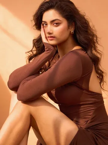 హాట్ అందాలతో ఫిదా చేస్తున్న నయా క్రష్