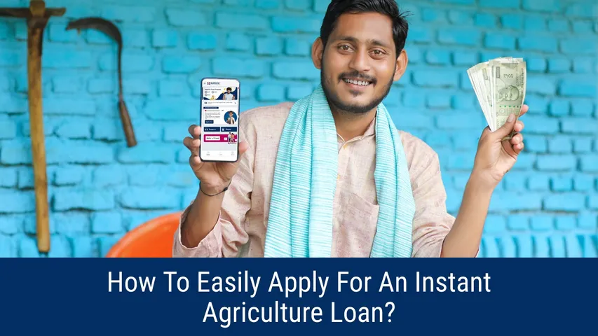 INDIAN FARMER SHOWING MOBILE APP AND CASH, DEMONSTRATING HOW TO EASILY APPLY FOR AN INSTANT AGRICULTURE LOAN ONLINE