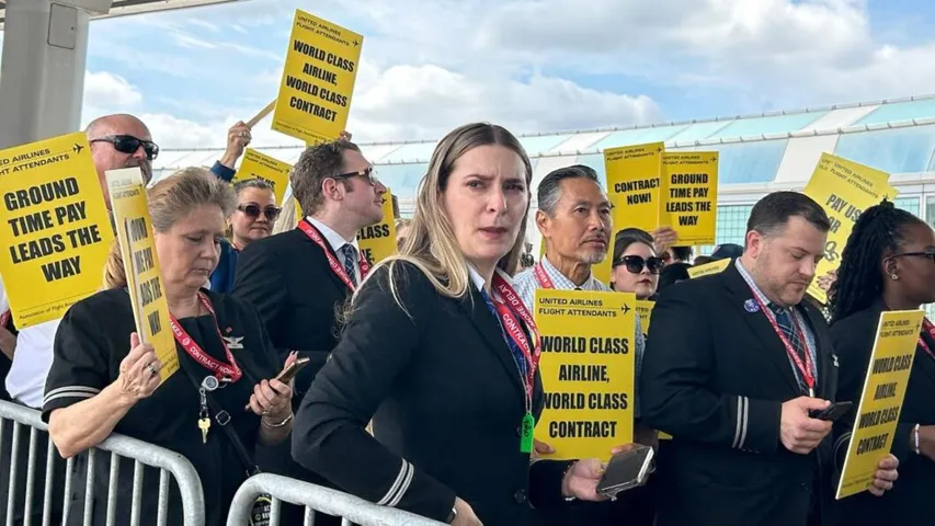 United and Association of Flight Attendants Reach Agreement