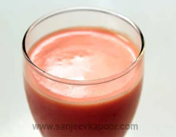 पीच मेल्बा स्मूदी