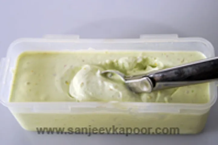 ग्रीन टी एण्ड योगर्ट आइसक्रीम
